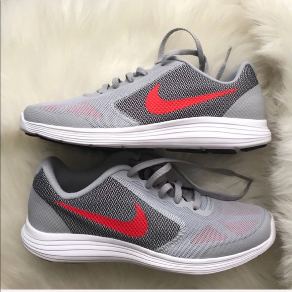 NIKE REVOLUTION 3 WOLF GREY WOMENS SHOES - Picture 3 of 5